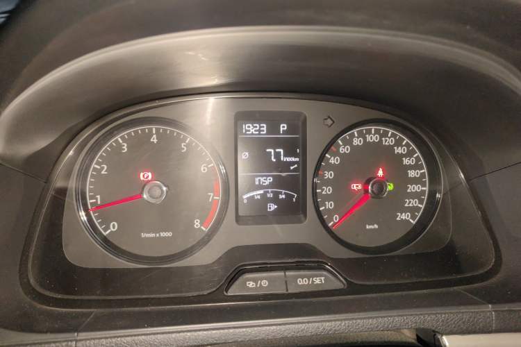 Used Volkswagen Lavida 2013 Revised Classic 1.6L Automatic Fashion Edition Instrument Cluster