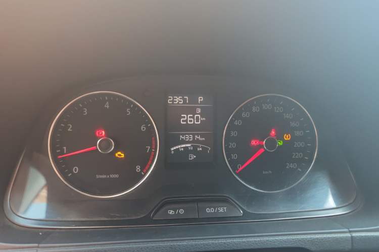 Used Volkswagen Lavida 2013 Revised Version 1.6L Automatic Luxury Edition Instrument Cluster