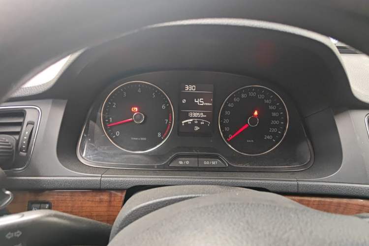 Used Volkswagen Lavida 2013 Restyled Classic 1.6L Manual Comfort Edition Instrument Cluster