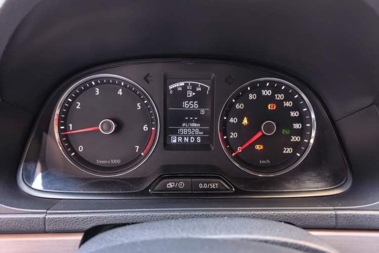 Used Volkswagen Lavida 2013 1.6L Automatic Comfort Edition Instrument Cluster