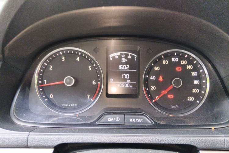 Used Volkswagen Lavida 2013 1.6L Manual Comfort Edition Instrument Cluster