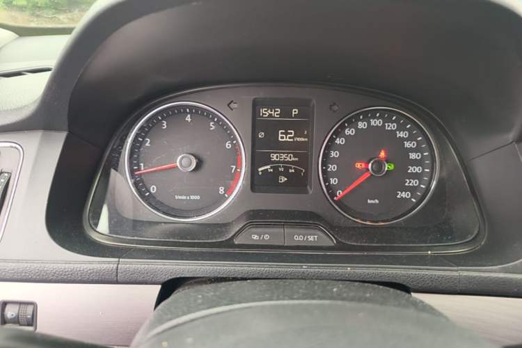 Used Volkswagen Lavida 2013 1.6L Automatic Comfort Edition Instrument Cluster