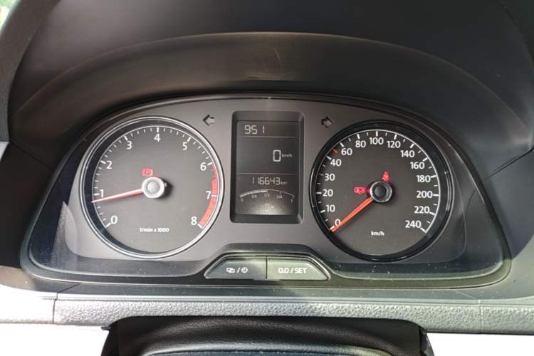 Used Volkswagen Lavida 2013 Revised Classic 1.6L Manual Fashion Edition Instrument Cluster