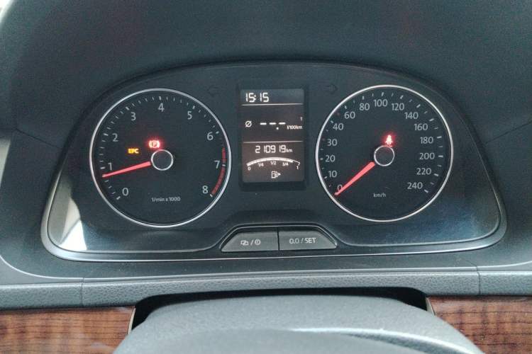 Used Volkswagen Lavida 2013 Restyled Classic 1.6L Manual Comfort Edition Instrument Cluster