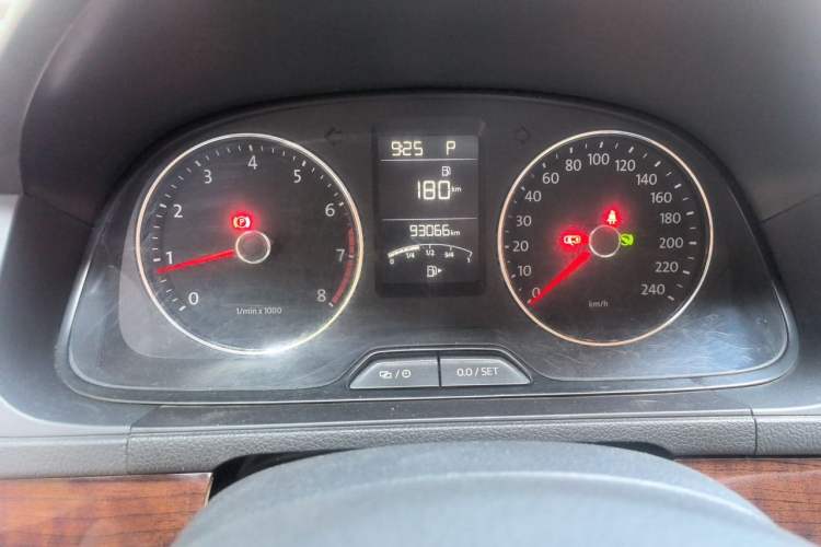 Used Volkswagen Lavida 2013 Restyled Classic 1.6L Automatic Comfort Edition Instrument Cluster