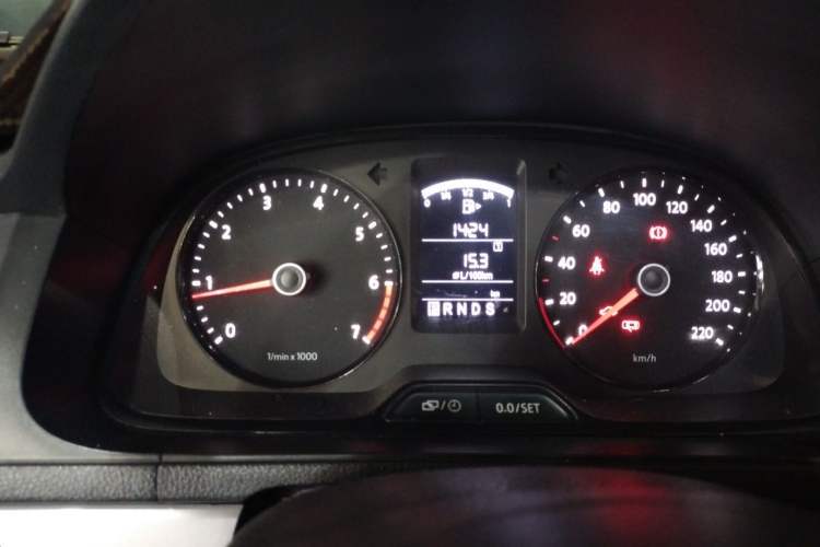 Used Volkswagen Lavida 2013 1.6L Automatic Comfort Edition Instrument Cluster
