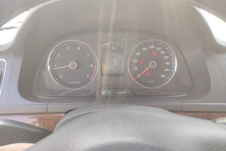 Used Volkswagen Lavida 2013 1.6L Manual Comfort Edition Instrument Cluster