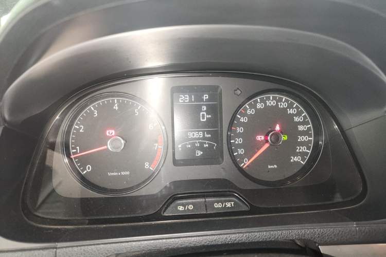 Used Volkswagen Lavida 2013 Revised Classic 1.6L Automatic Fashion Edition Instrument Cluster
