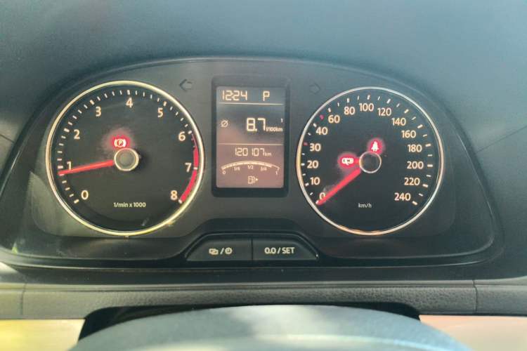 Used Volkswagen Lavida 2013 Restyled Classic 1.6L Automatic Comfort Edition Instrument Cluster