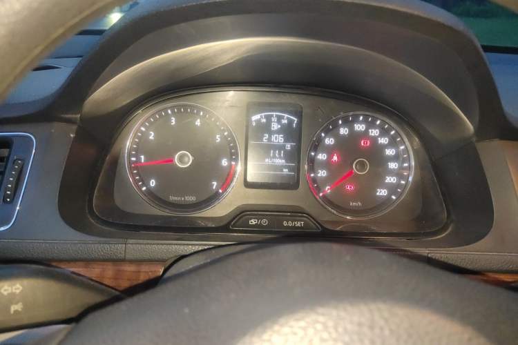 Used Volkswagen Lavida 2013 1.6L Manual Comfort Edition Instrument Cluster