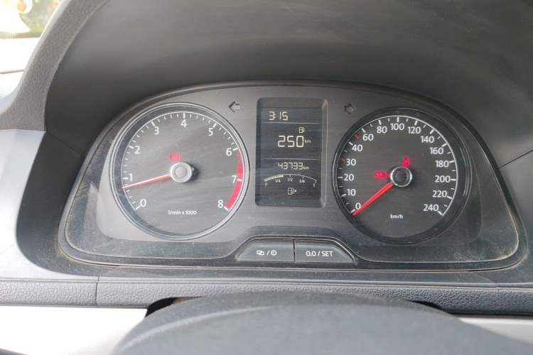 Used Volkswagen Lavida 2013 Revised Classic 1.6L Manual Fashion Edition Instrument Cluster