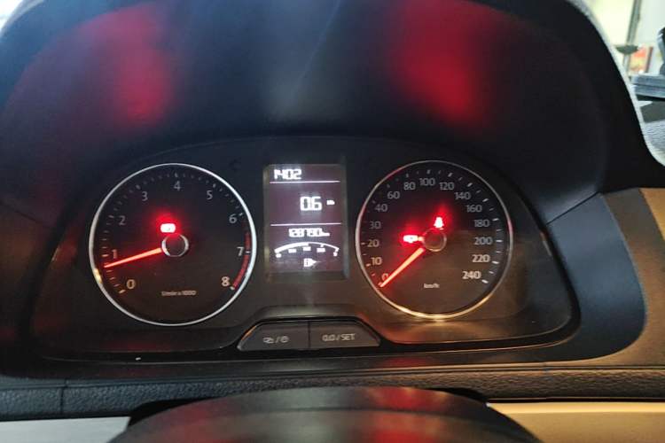 Used Volkswagen Lavida 2013 1.6L Manual Comfort Edition Instrument Cluster