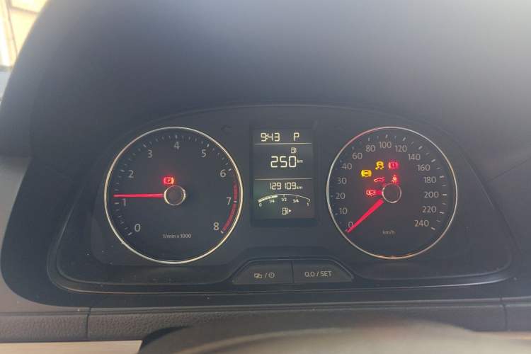 Used Volkswagen Lavida 2013 Revised Version 1.4 TSI DSG Comfort Edition Instrument Cluster