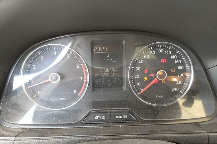 Used Volkswagen Lavida 2013 1.4TSI Manual Comfort Edition Instrument Cluster