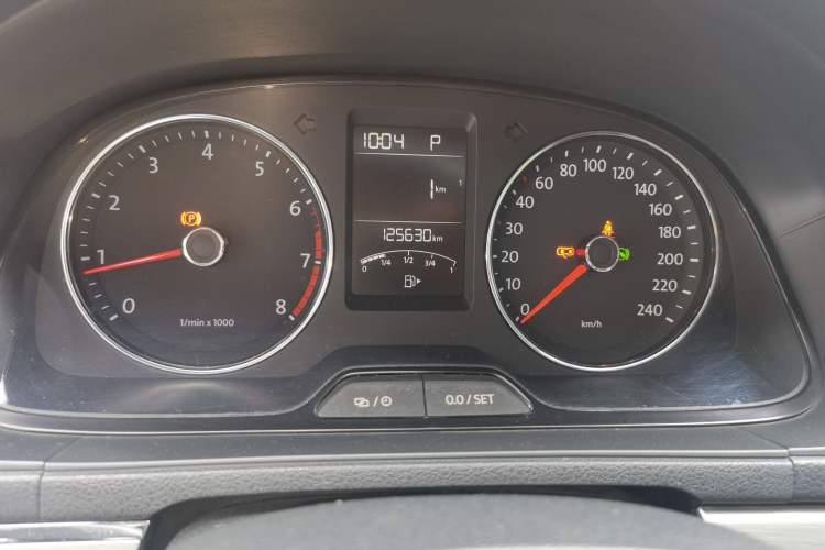 Used Volkswagen Lavida 2013 Revised Version 1.6L Automatic Luxury Edition Instrument Cluster