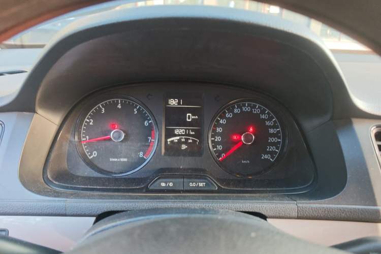 Used Volkswagen Lavida 2013 Revised Classic 1.6L Manual Fashion Edition Instrument Cluster