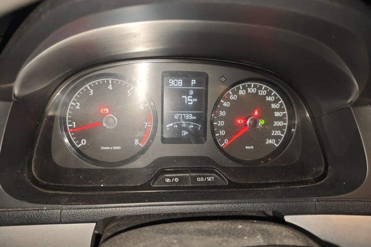 Used Volkswagen Lavida 2013 Revised Classic 1.6L Automatic Fashion Edition Instrument Cluster