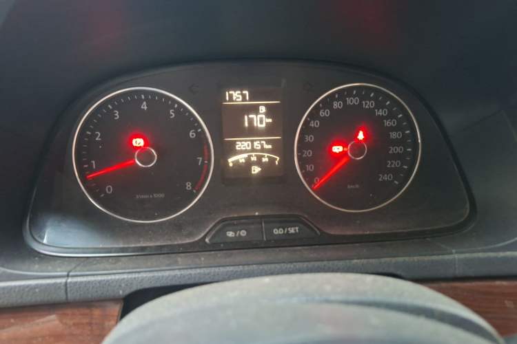 Used Volkswagen Lavida 2013 1.4TSI Manual Comfort Edition Instrument Cluster