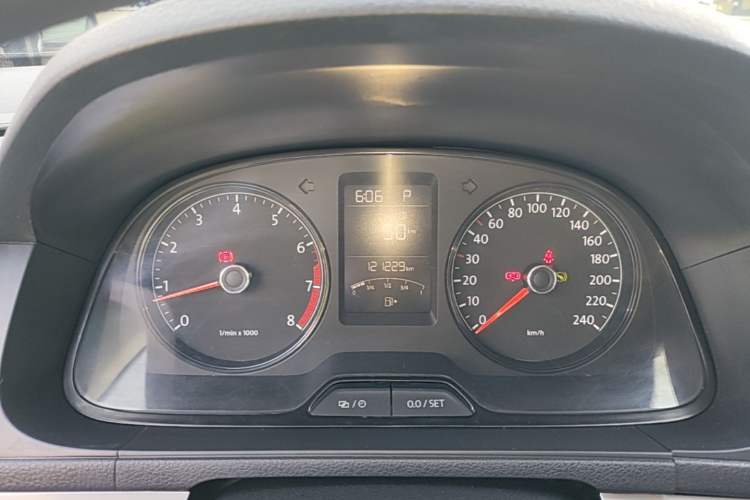Used Volkswagen Lavida 2013 Revised Classic 1.6L Automatic Fashion Edition Instrument Cluster