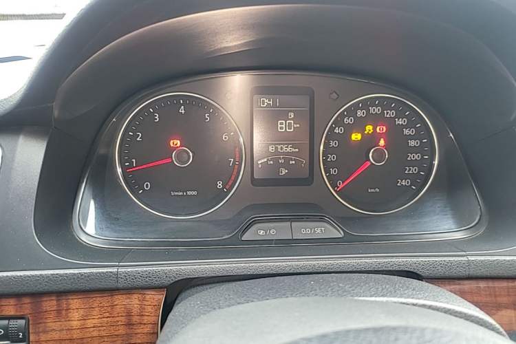 Used Volkswagen Lavida 2013 Revised Version 1.4 TSI Manual Comfort Edition Instrument Cluster