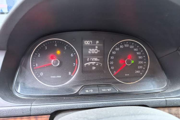 Used Volkswagen Lavida 2013 1.6L Automatic Comfort Edition Instrument Cluster