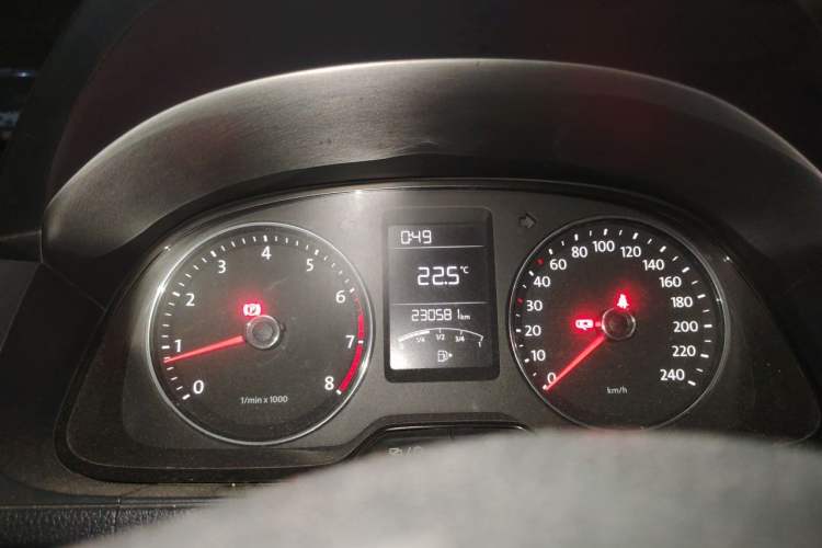 Used Volkswagen Lavida 2013 1.6L Manual Comfort Edition Instrument Cluster
