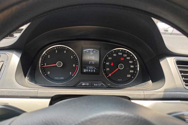 Used Volkswagen Lavida 2013 1.6L Automatic Comfort Edition Instrument Cluster