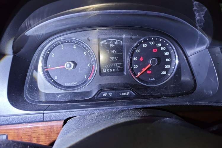 Used Volkswagen Lavida 2013 1.6L Automatic Comfort Edition Instrument Cluster