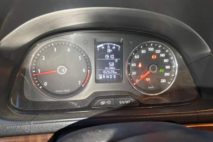 Used Volkswagen Lavida 2013 1.6L Automatic Comfort Edition Instrument Cluster