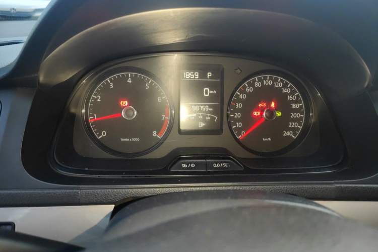 Used Volkswagen Lavida 2013 Revised Classic 1.6L Automatic Fashion Edition Instrument Cluster