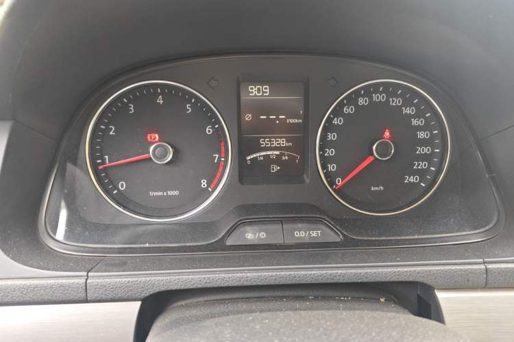 Used Volkswagen Lavida 2013 1.6L Manual Comfort Edition Instrument Cluster