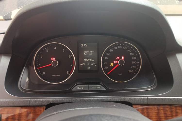 Used Volkswagen Lavida 2013 1.4TSI Manual Comfort Edition Instrument Cluster