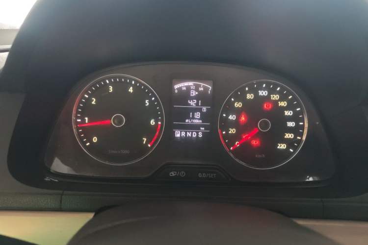Used Volkswagen Lavida 2013 1.6L Automatic Comfort Edition Instrument Cluster