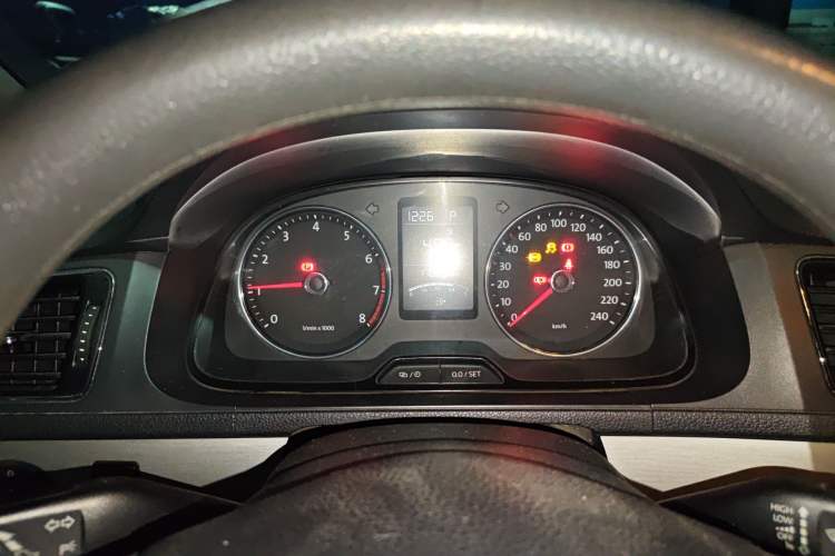 Used Volkswagen Lavida 2013 1.6L Automatic Comfort Edition Instrument Cluster