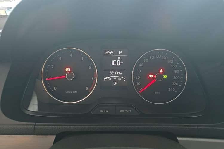Used Volkswagen Lavida 2013 Restyled Classic 1.6L Automatic Comfort Edition Instrument Cluster