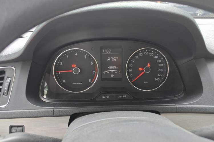 Used Volkswagen Lavida 2013 1.6L Manual Comfort Edition Instrument Cluster