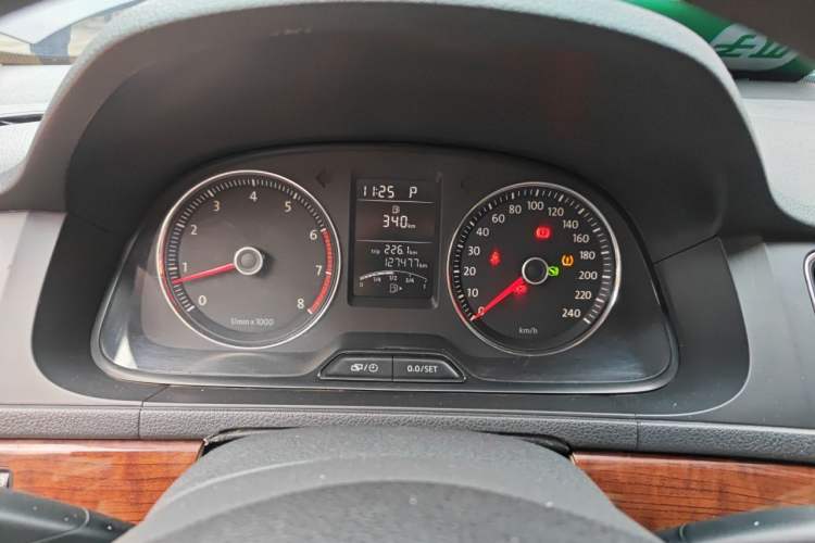 Used Volkswagen Lavida 2013 1.4TSI DSG Comfort Edition Instrument Cluster