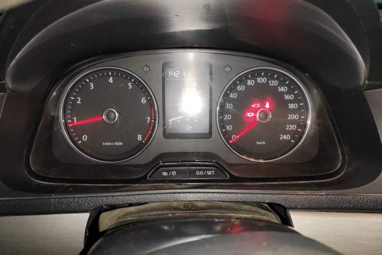 Used Volkswagen Lavida 2013 1.6L Manual Comfort Edition Instrument Cluster