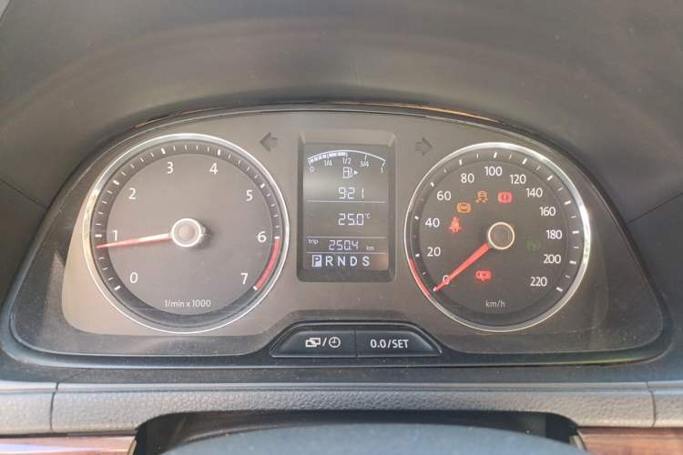 Used Volkswagen Lavida 2013 1.6L Automatic Comfort Edition Instrument Cluster