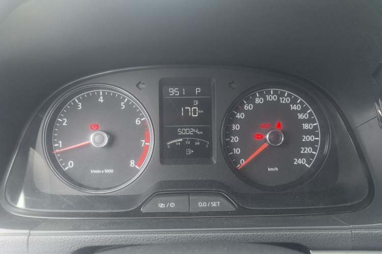 Used Volkswagen Lavida 2013 Revised Classic 1.6L Automatic Fashion Edition Instrument Cluster