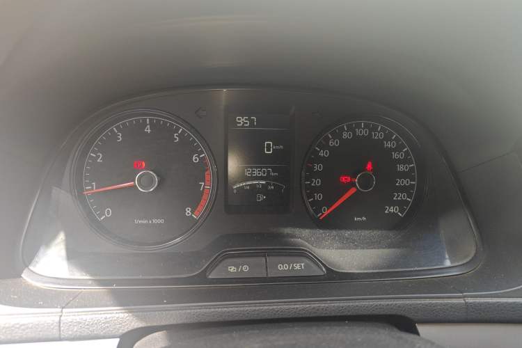 Used Volkswagen Lavida 2013 Revised Classic 1.6L Manual Fashion Edition Instrument Cluster
