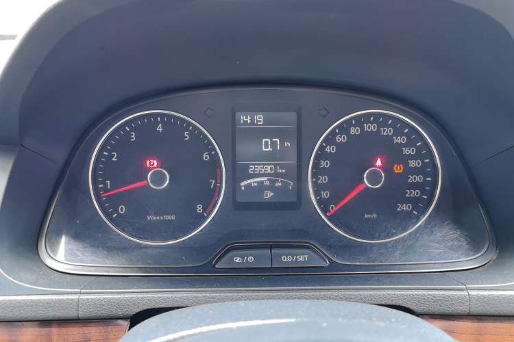 Used Volkswagen Lavida 2013 Restyled Classic 1.6L Manual Comfort Edition Instrument Cluster