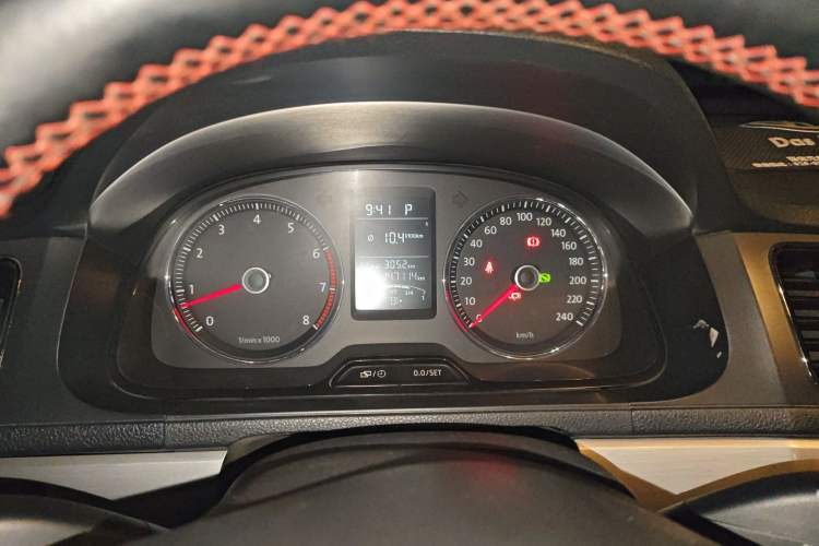 Used Volkswagen Lavida 2013 1.4TSI DSG Comfort Edition Instrument Cluster