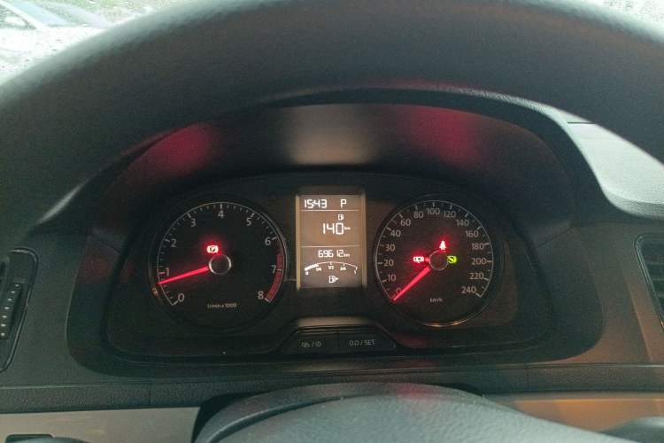 Used Volkswagen Lavida 2013 Revised Classic 1.6L Automatic Fashion Edition Instrument Cluster