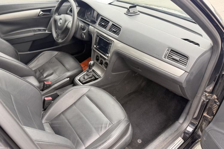Used Volkswagen Lavida 2013 Restyled Classic 1.6L Automatic Comfort Edition Interior 1