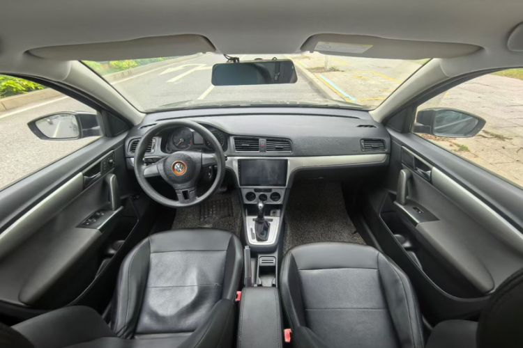Used Volkswagen Lavida 2013 Revised Classic 1.6L Automatic Fashion Edition Interior 1