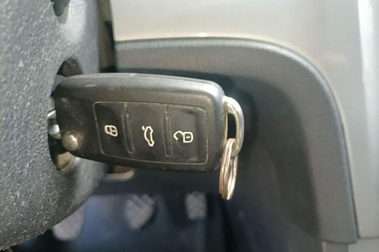 Used Volkswagen Lavida 2013 Restyled Classic 1.6L Manual Comfort Edition Interior 1
