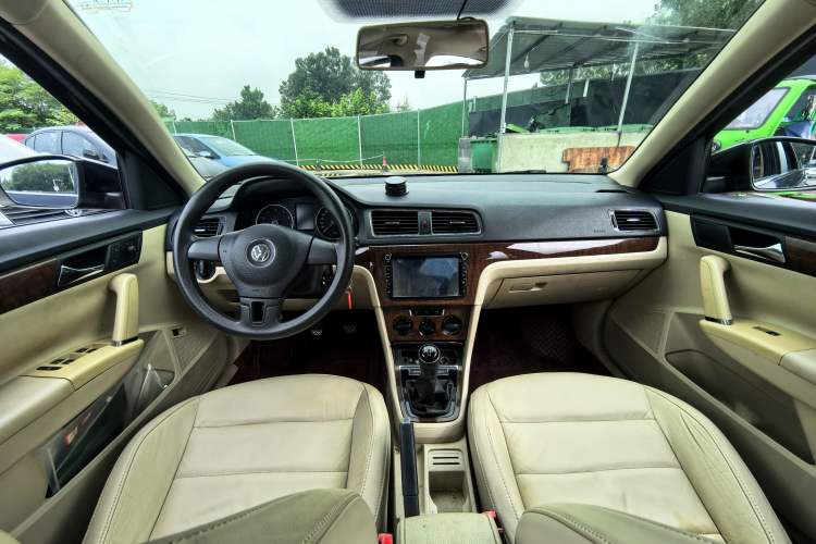 Used Volkswagen Lavida 2013 Restyled Classic 1.6L Manual Comfort Edition Interior 1