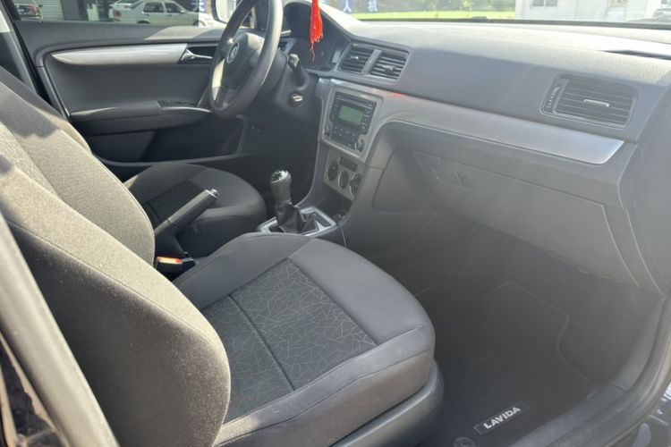 Used Volkswagen Lavida 2013 Revised Classic 1.6L Manual Fashion Edition Interior 1