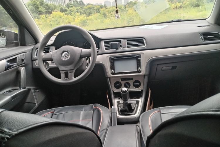 Used Volkswagen Lavida 2013 Restyled Classic 1.6L Manual Comfort Edition Interior 2